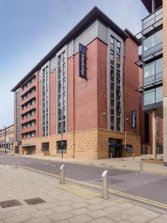 Travelodge Sheffield Central - Housity