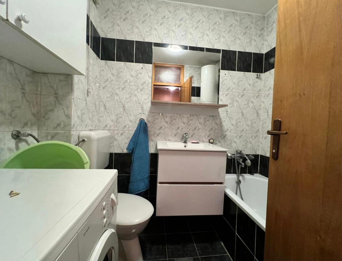 Stan na dan Gradiska - Housity