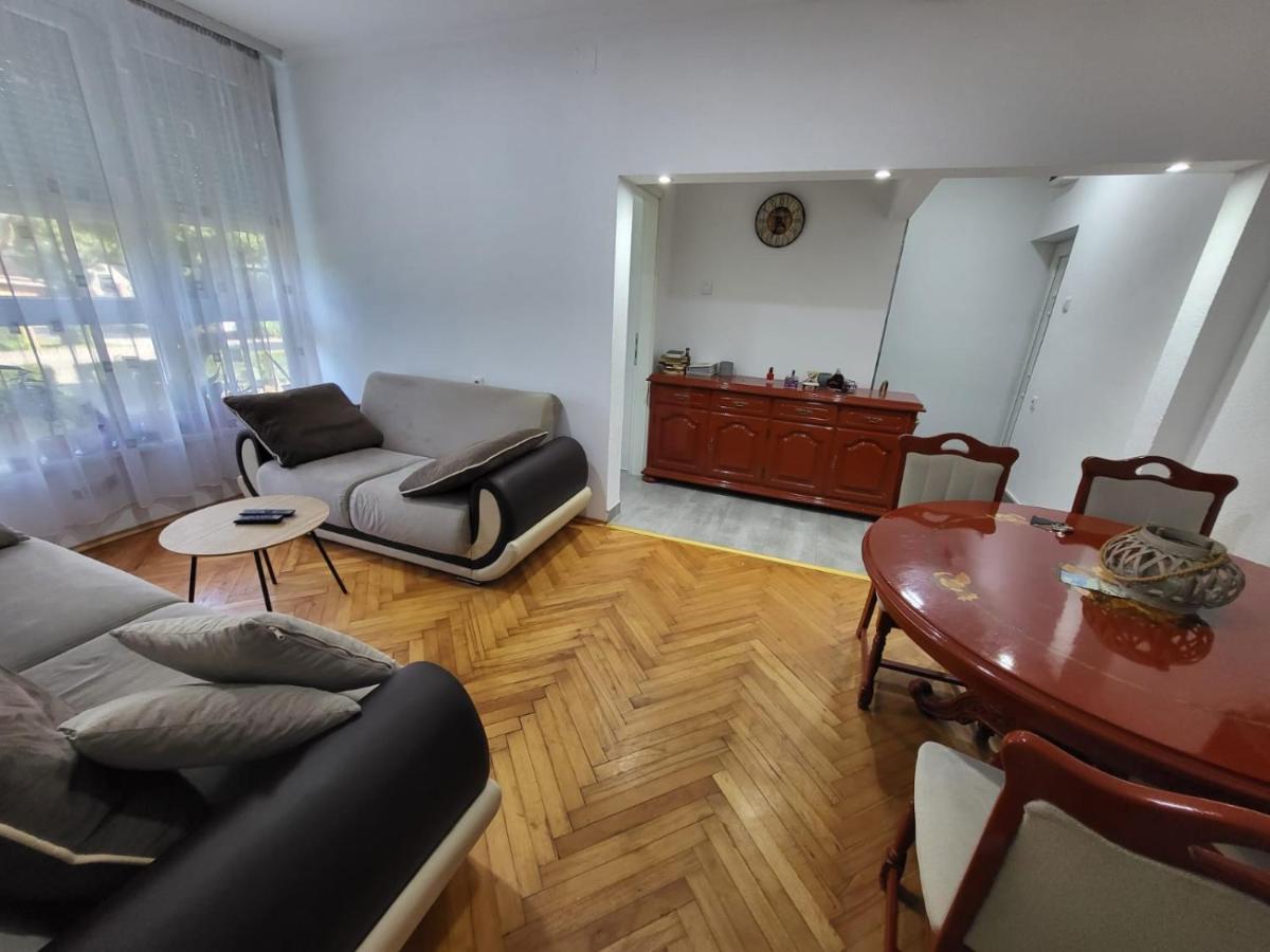 Stan na dan Gradiska - Housity