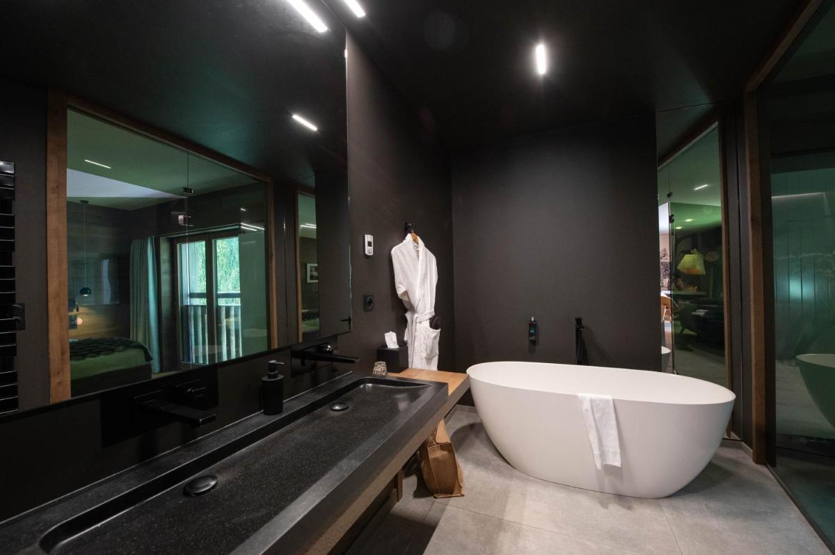Salle de bains dans l'établissement Chalet Hôtel & Spa Le Collet