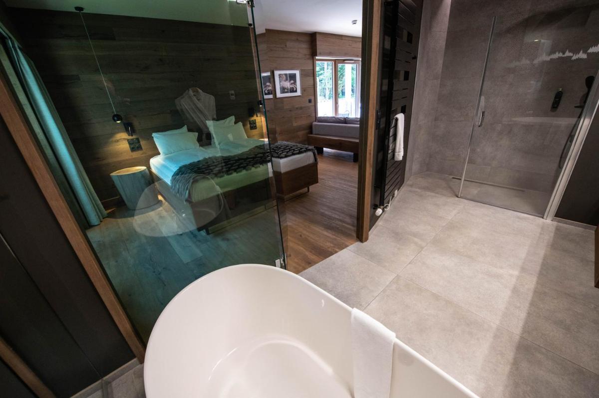 Salle de bains dans l'établissement Chalet Hôtel & Spa Le Collet