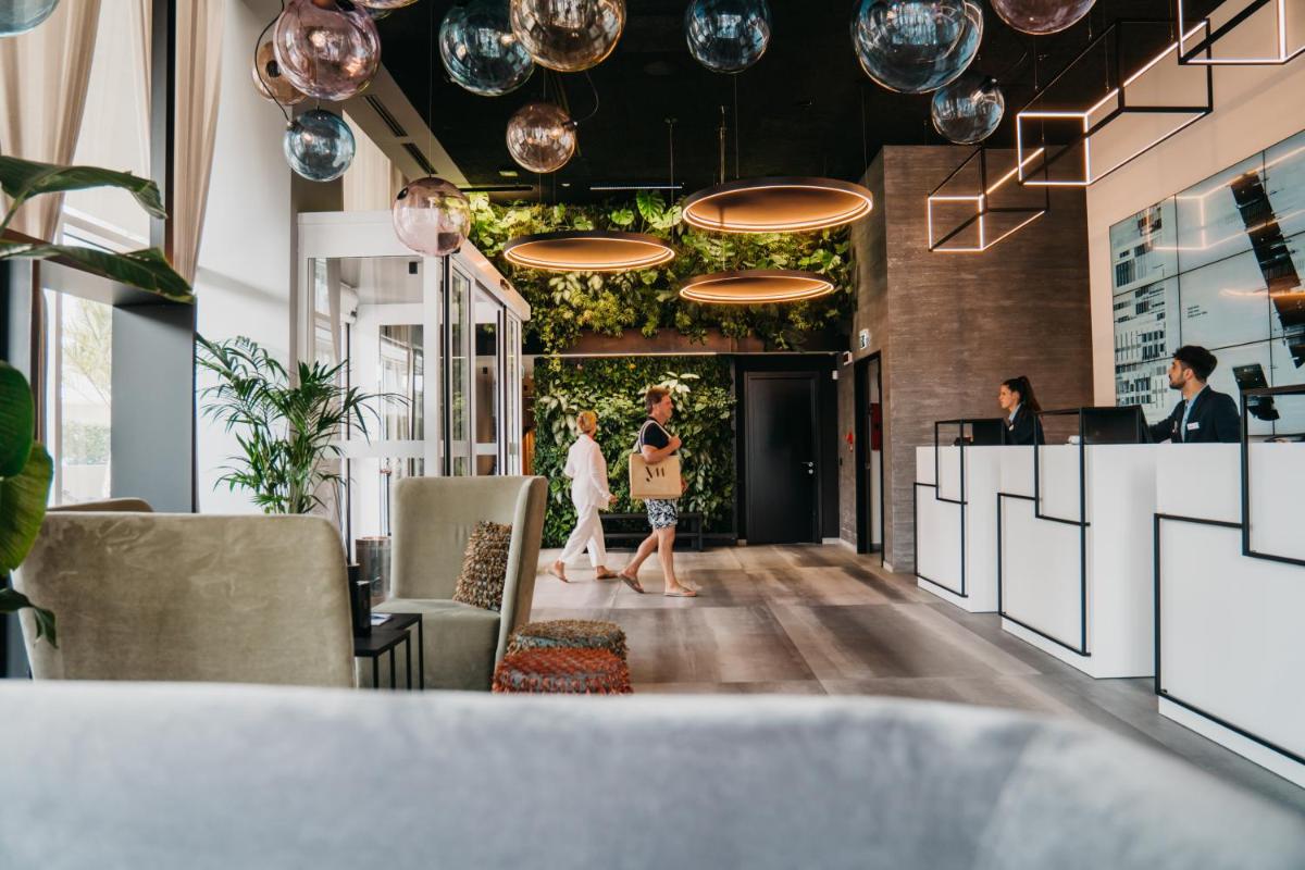 J44 Lifestyle Hotel - Housity