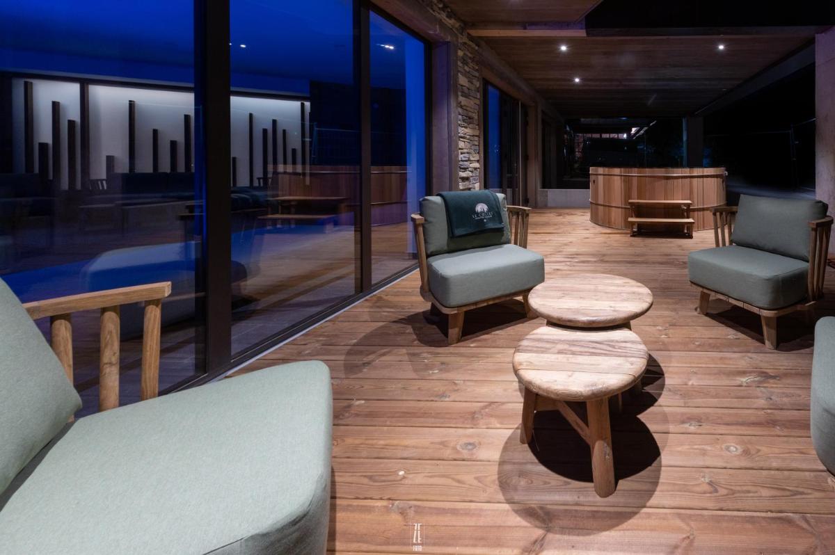 Coin salon dans l'établissement Chalet Hôtel & Spa Le Collet