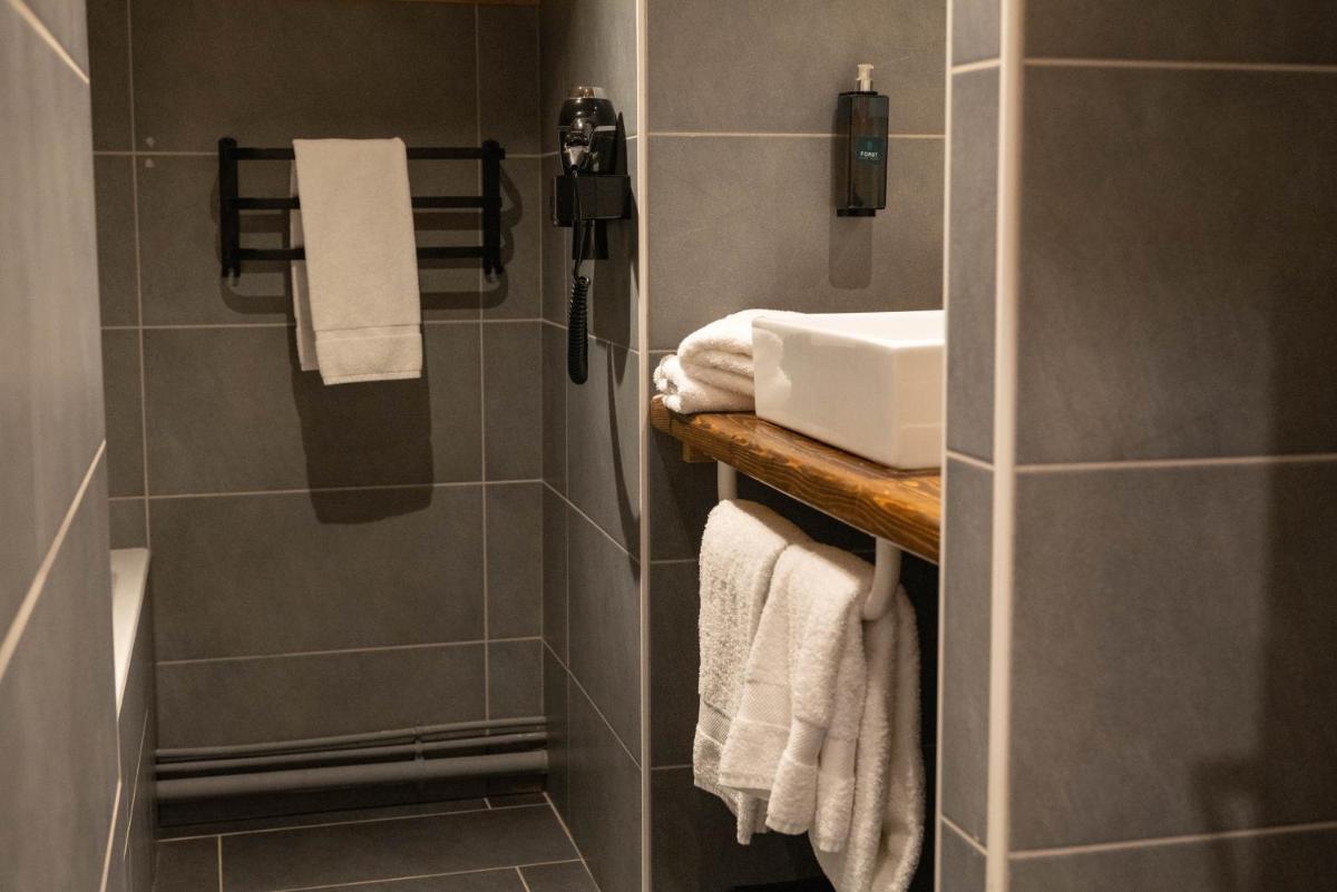 Salle de bains dans l'établissement Chalet Hôtel & Spa Le Collet