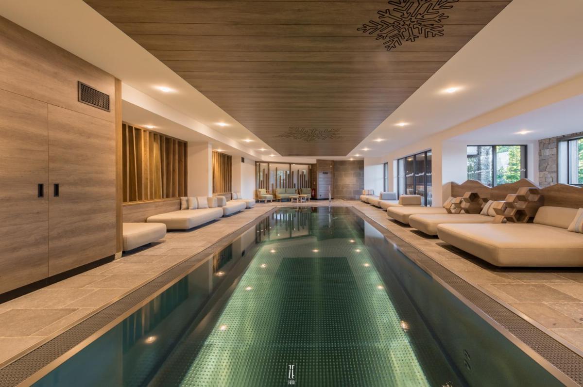Piscine de l'établissement Chalet Hôtel & Spa Le Collet ou située à proximité