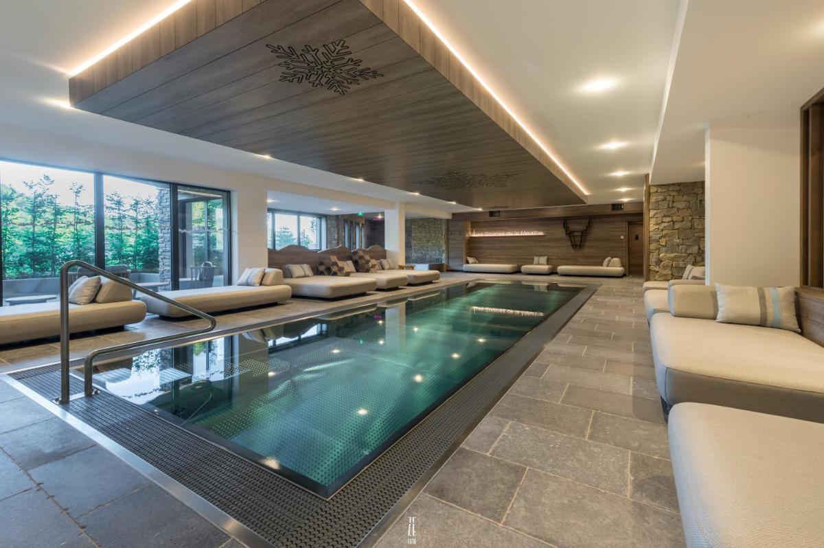 Piscine de l'établissement Chalet Hôtel & Spa Le Collet ou située à proximité