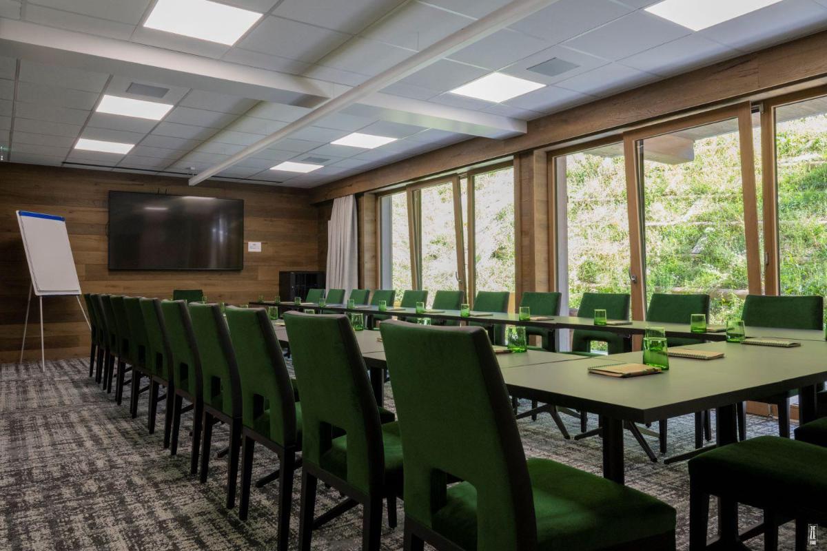 Espace de conférence ou salle de réunion dans l'établissement Chalet Hôtel & Spa Le Collet