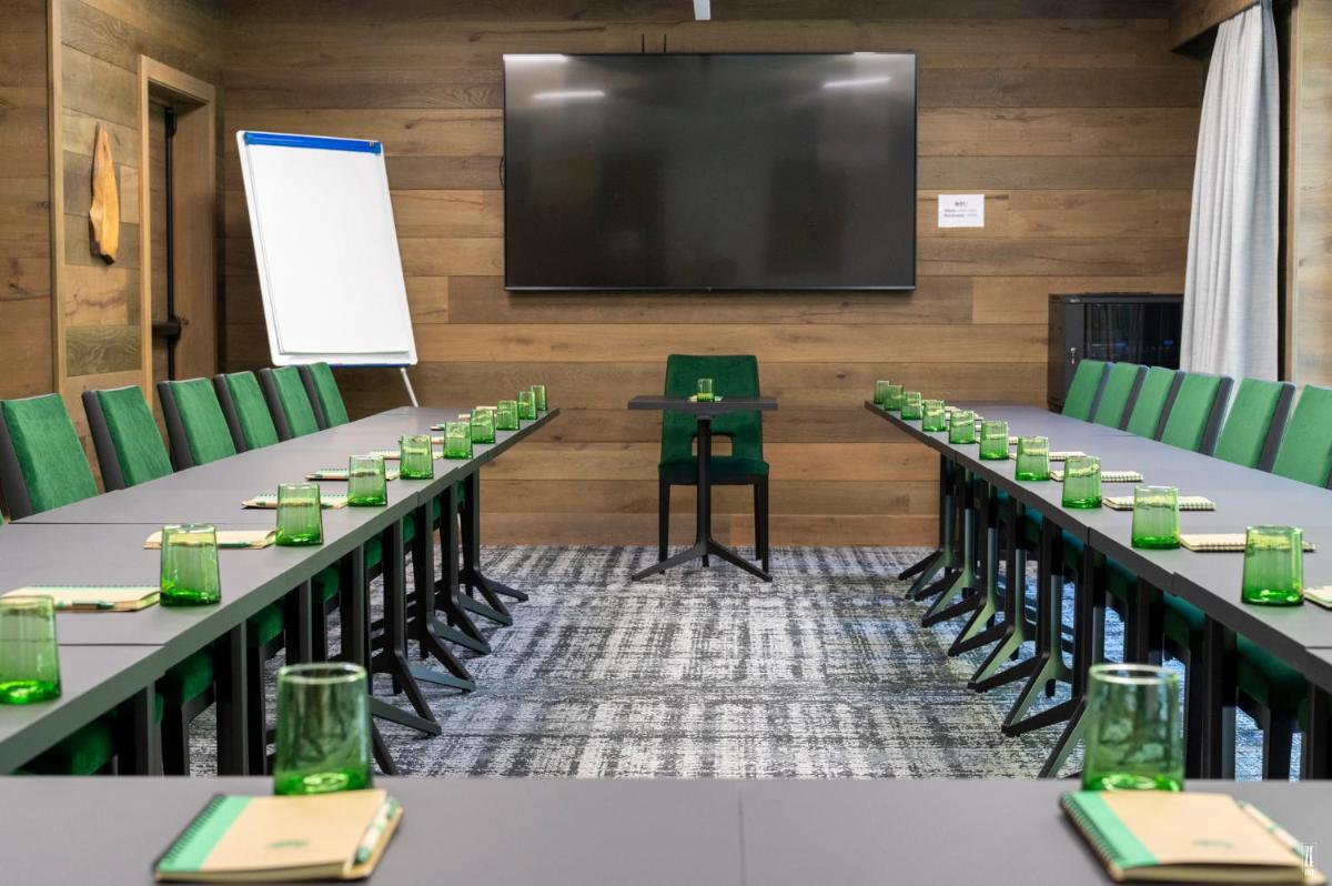 Espace de conférence ou salle de réunion dans l'établissement Chalet Hôtel & Spa Le Collet