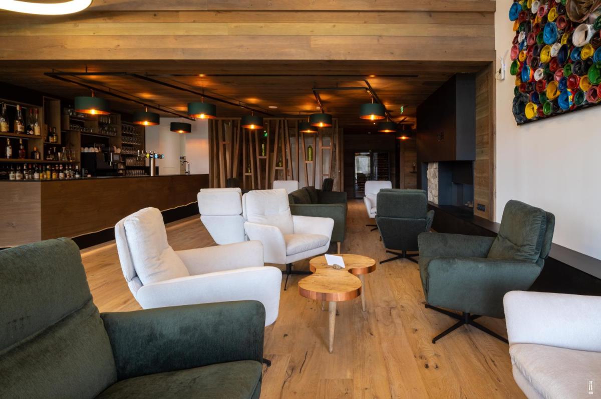 Coin salon dans l'établissement Chalet Hôtel & Spa Le Collet