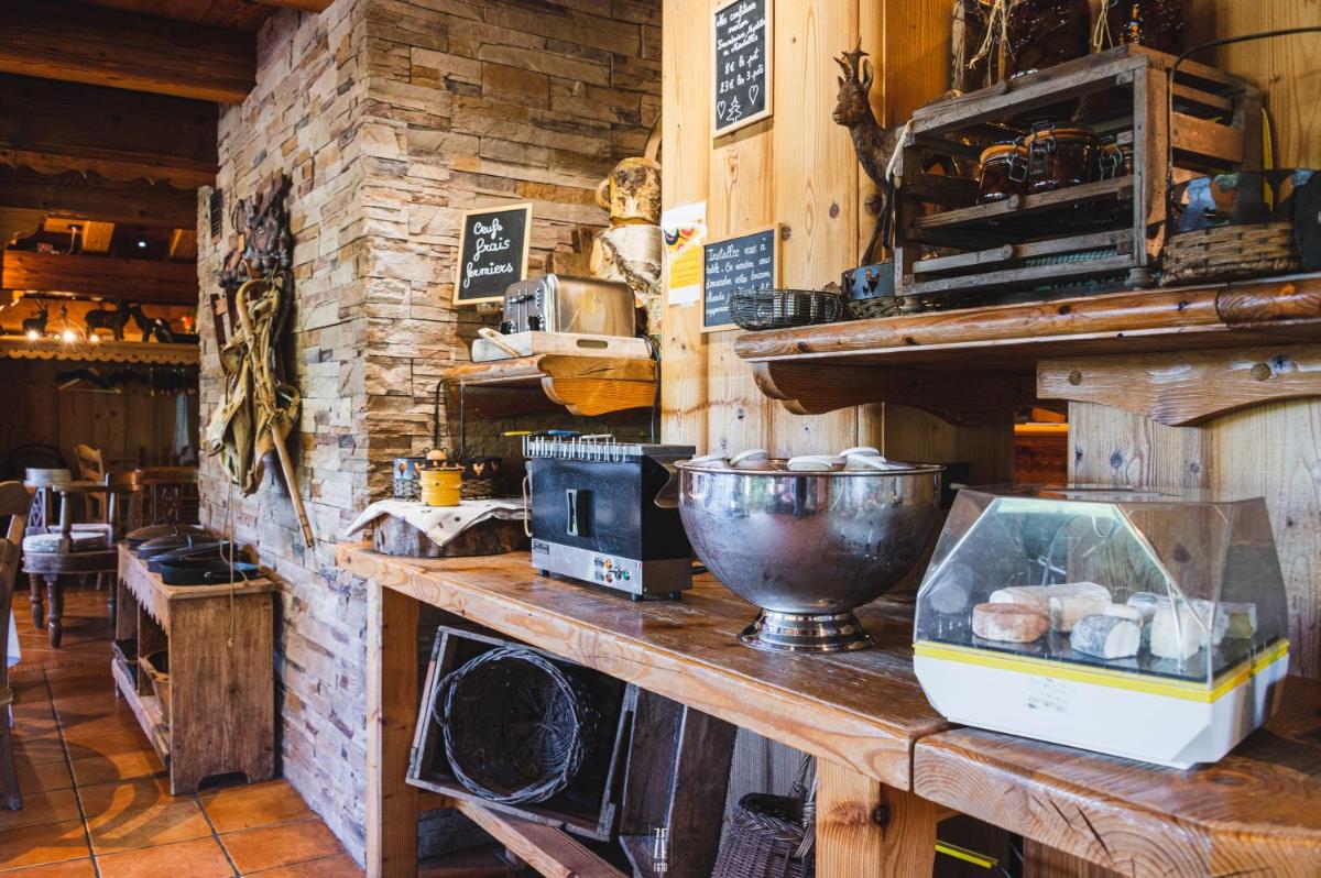 Cuisine ou kitchenette dans l'établissement Chalet Hôtel & Spa Le Collet