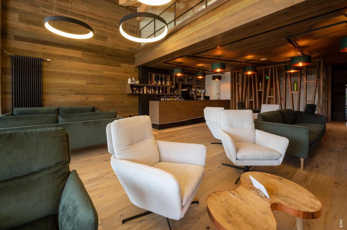 Coin salon dans l'établissement Chalet Hôtel & Spa Le Collet