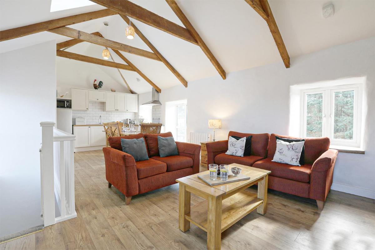 Trotters barn conversion on edge of Mount Hawke - Housity