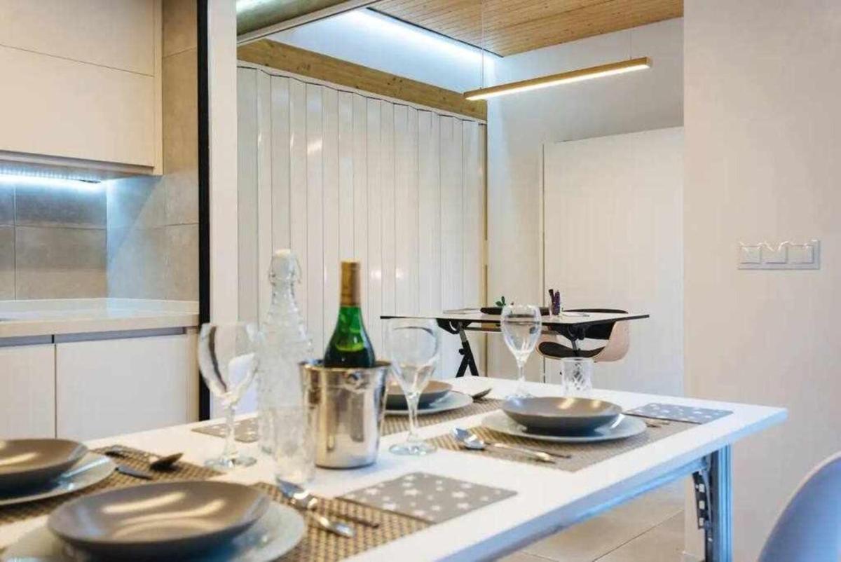 Lujoso loft con piscina y espacio office - Housity