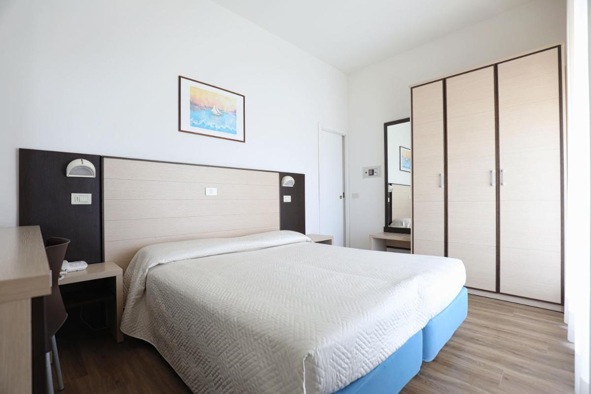 Hotel Daniel's FRONTE MARE - Housity