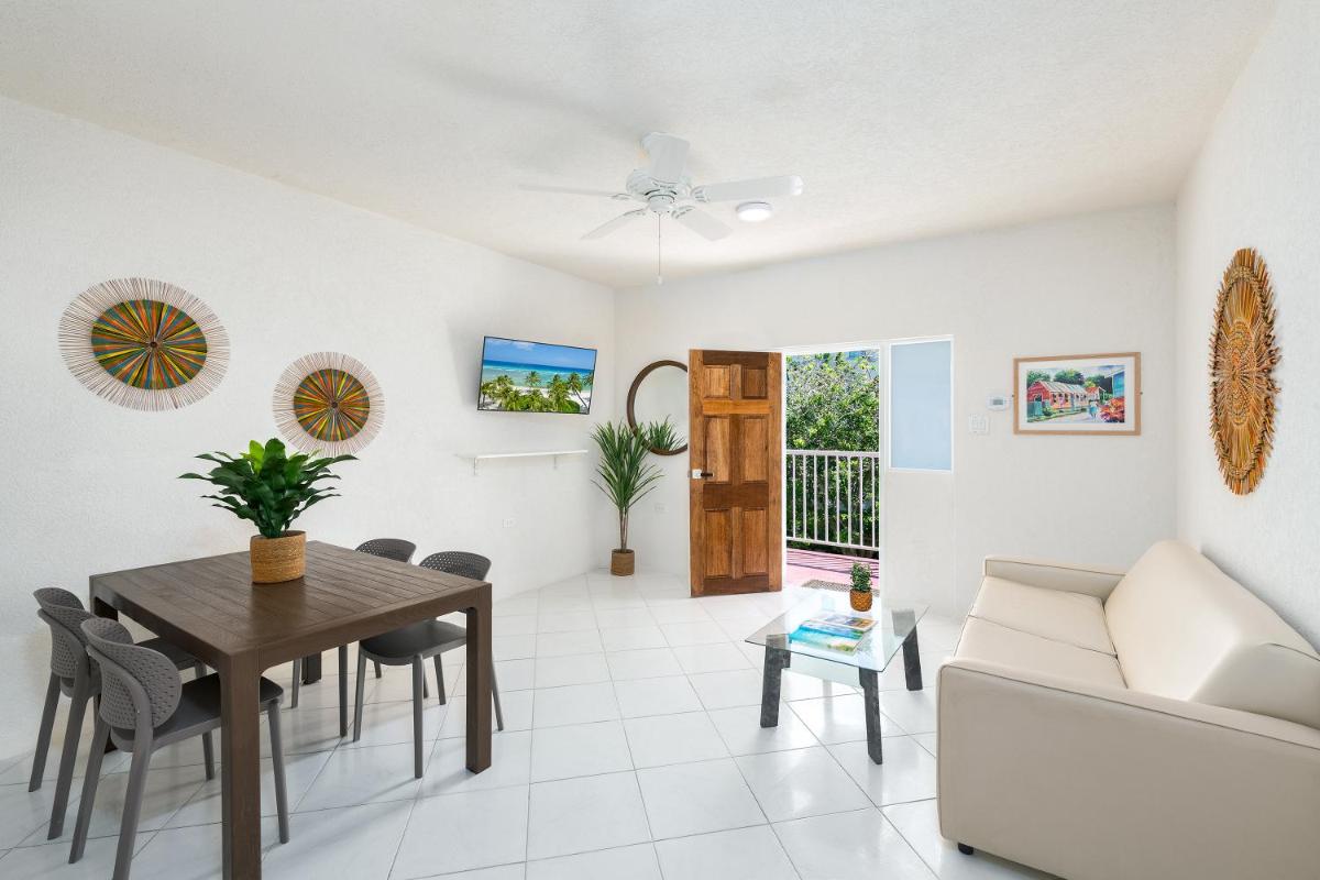 Coconut Court Beach Hotel - Housity