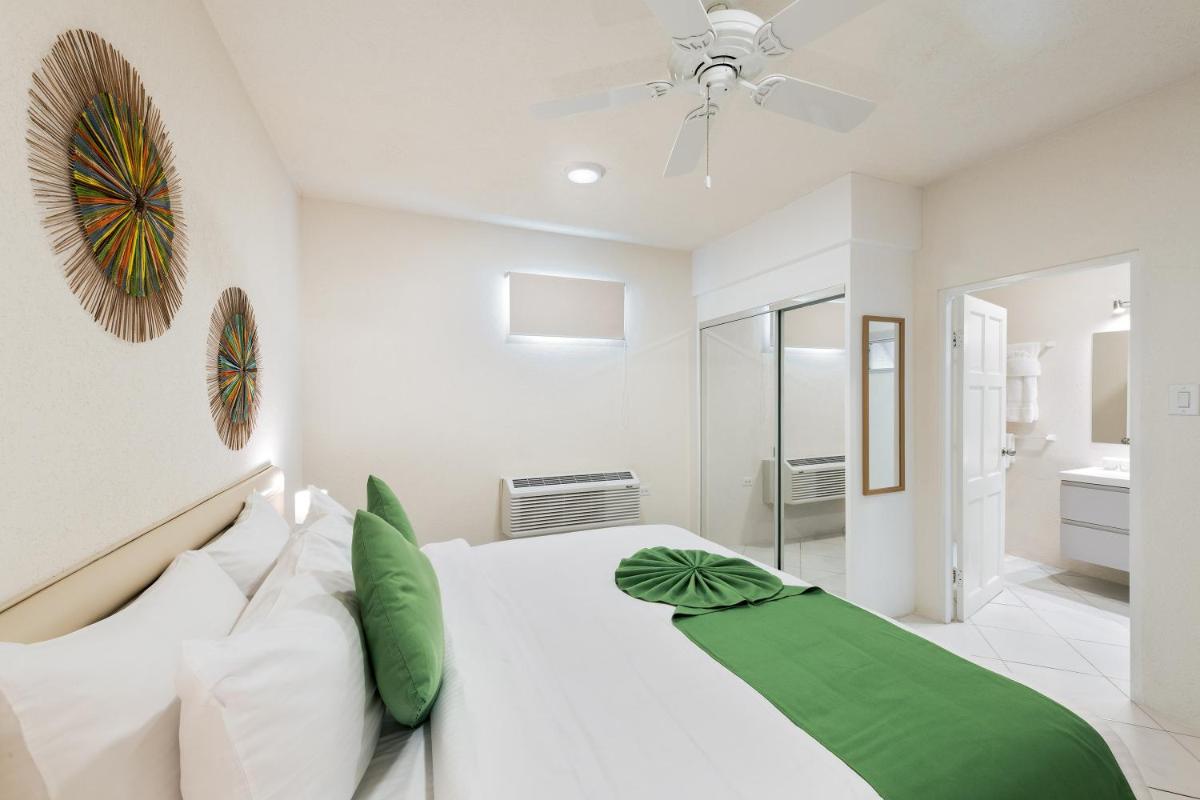Coconut Court Beach Hotel - Housity