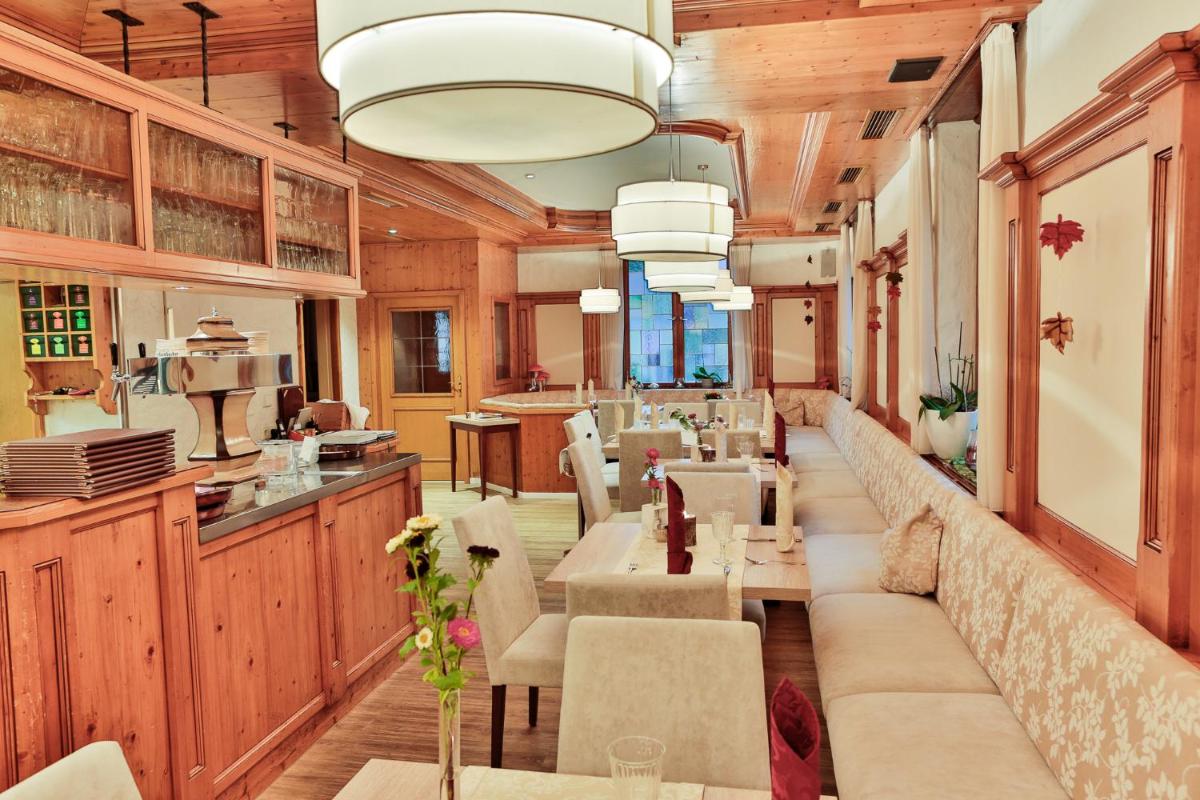 Hotel Zur Eisenbahn - Housity