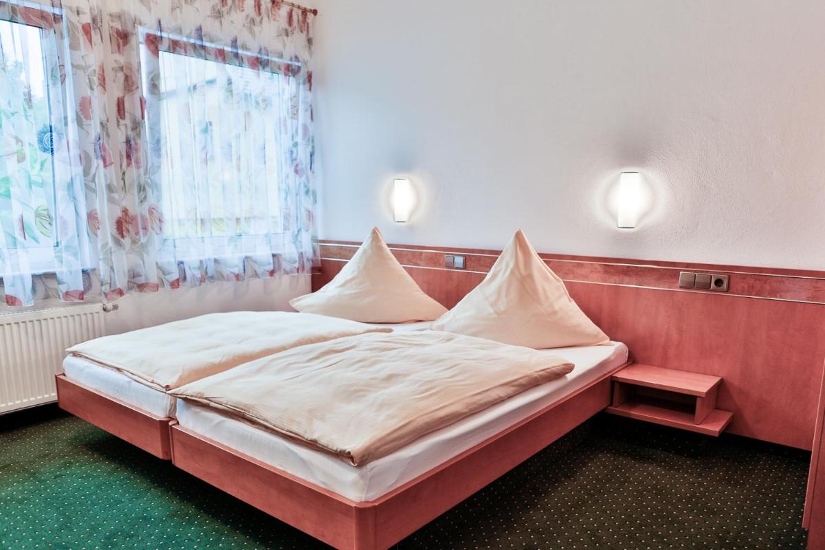 Hotel Zur Eisenbahn - Housity