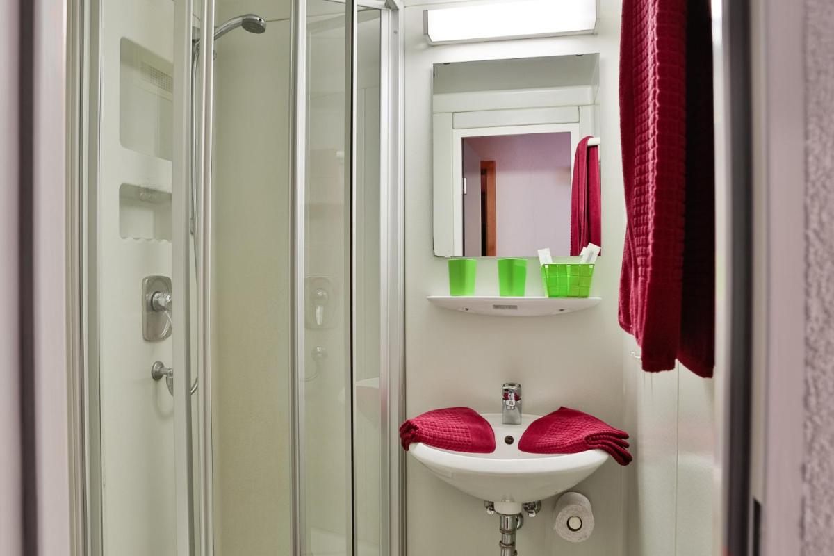 Hotel Zur Eisenbahn - Housity