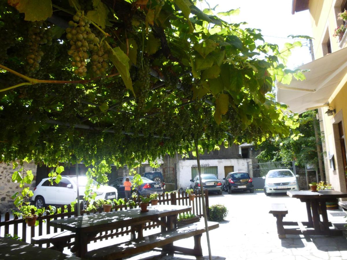 Hotel Rural La Pista - Housity