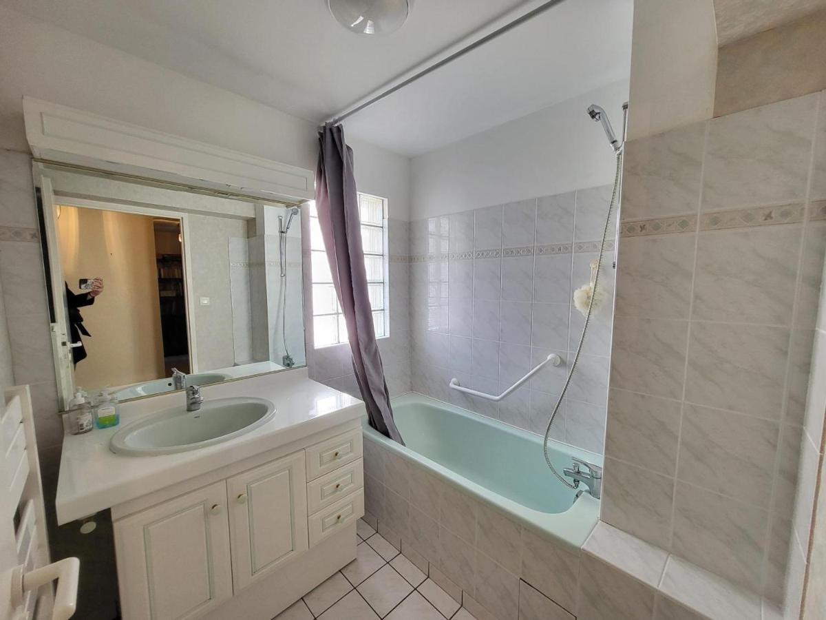 Appartement T3 aux Sables d'Olonne avec Balcon, Garage, à 500m de la Plage et 400m des Commerces - FR-1-92-790 - Housity