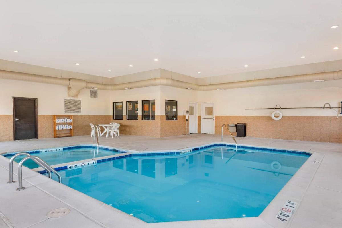 Comfort Inn & Suites Rifle - Housity