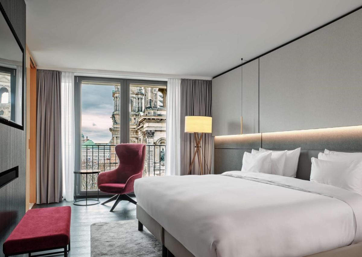 Ein Bett oder Betten in einem Zimmer der Unterkunft Radisson Collection Hotel, Berlin