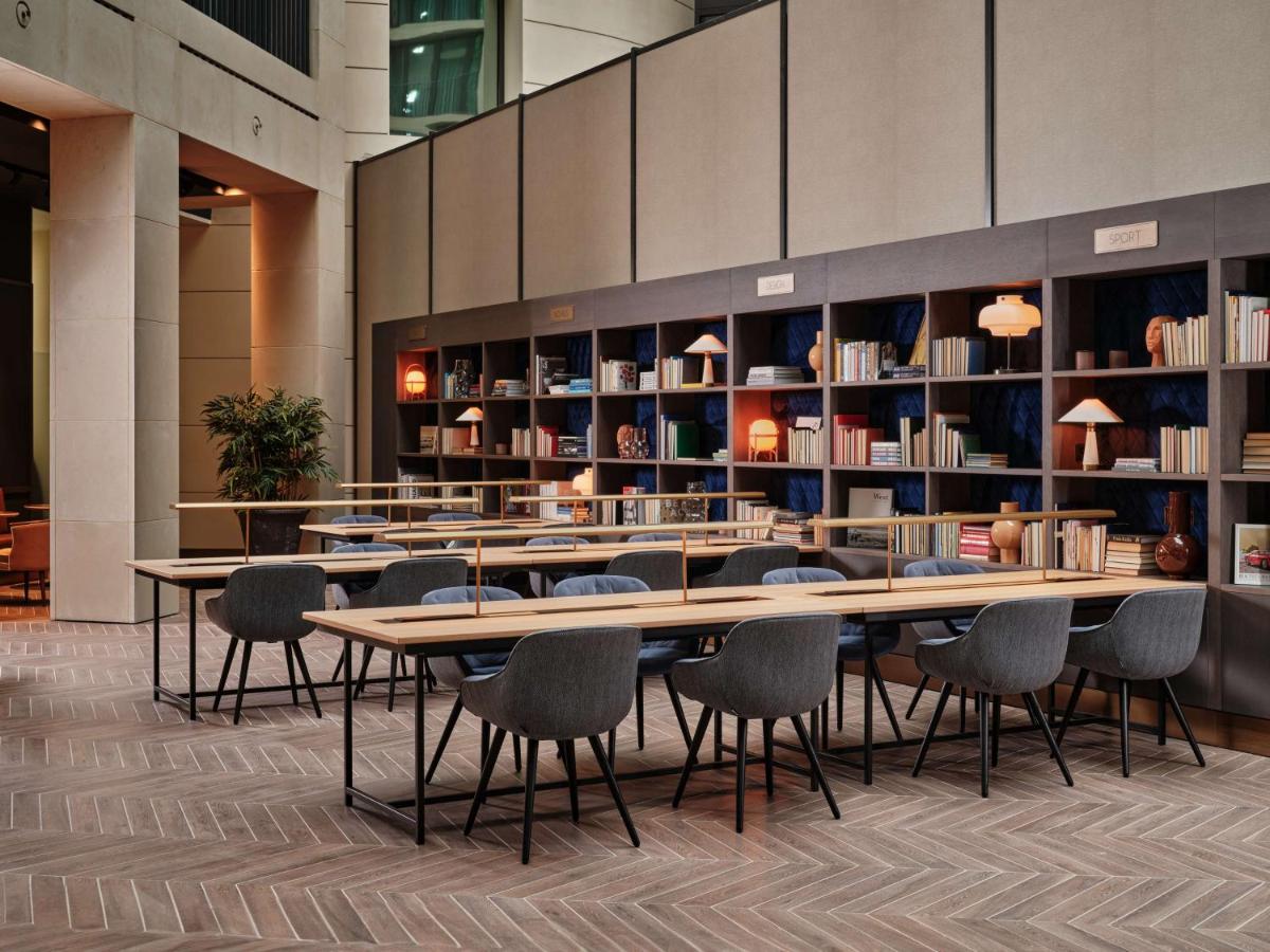 Ein Restaurant oder anderes Speiselokal in der Unterkunft Radisson Collection Hotel, Berlin