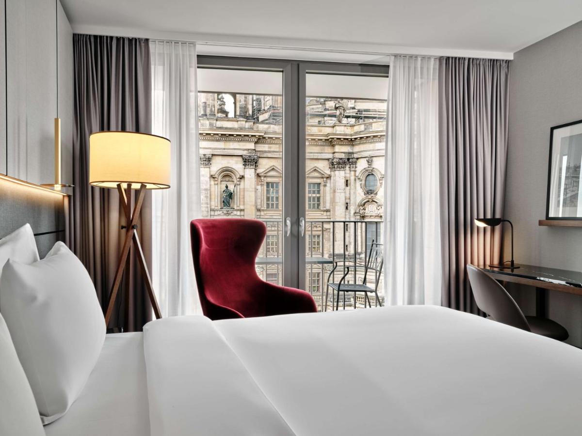 Ein Bett oder Betten in einem Zimmer der Unterkunft Radisson Collection Hotel, Berlin