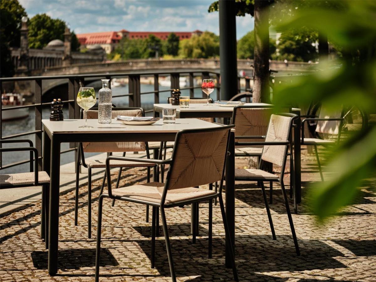 Blick auf einen Fluss in der Nähe des Hotels