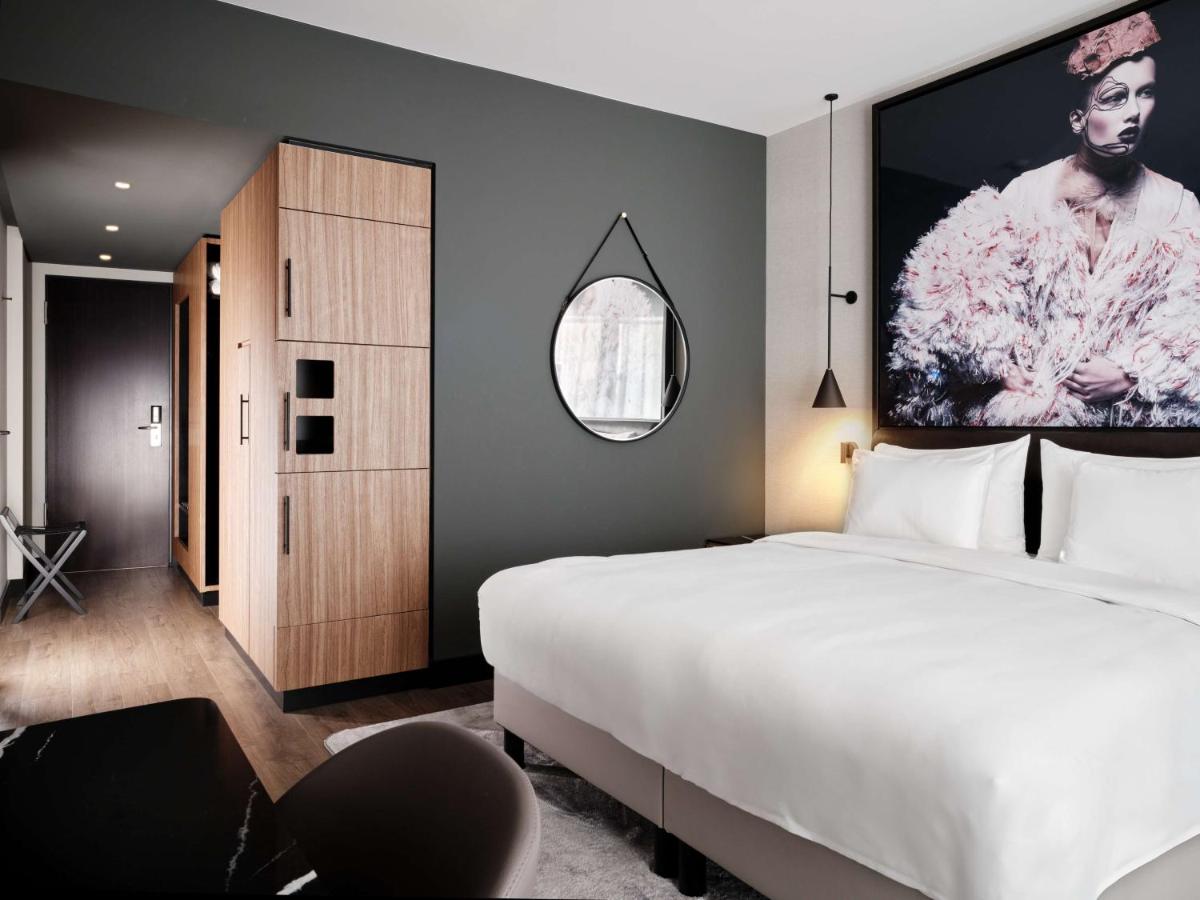 Ein Bett oder Betten in einem Zimmer der Unterkunft Radisson Collection Hotel, Berlin