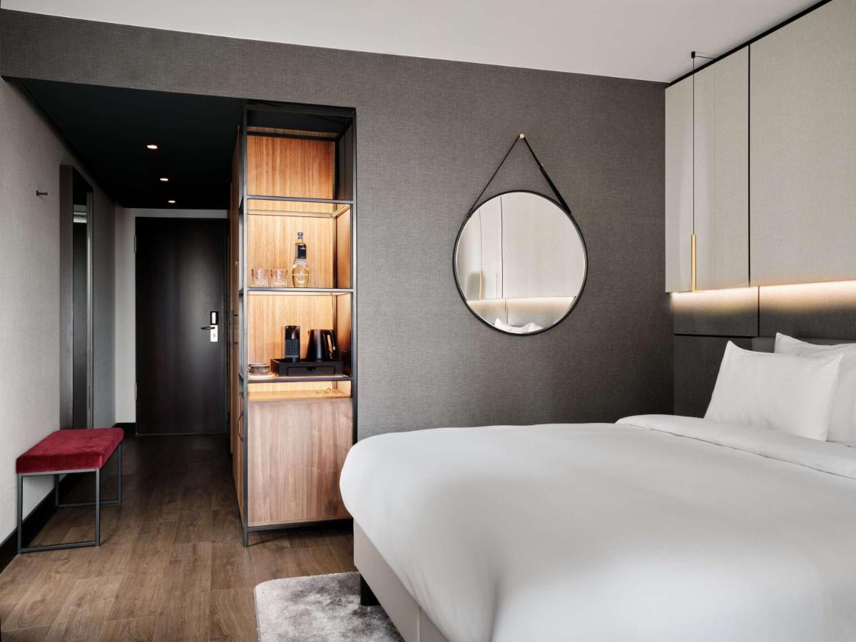 Ein Bett oder Betten in einem Zimmer der Unterkunft Radisson Collection Hotel, Berlin