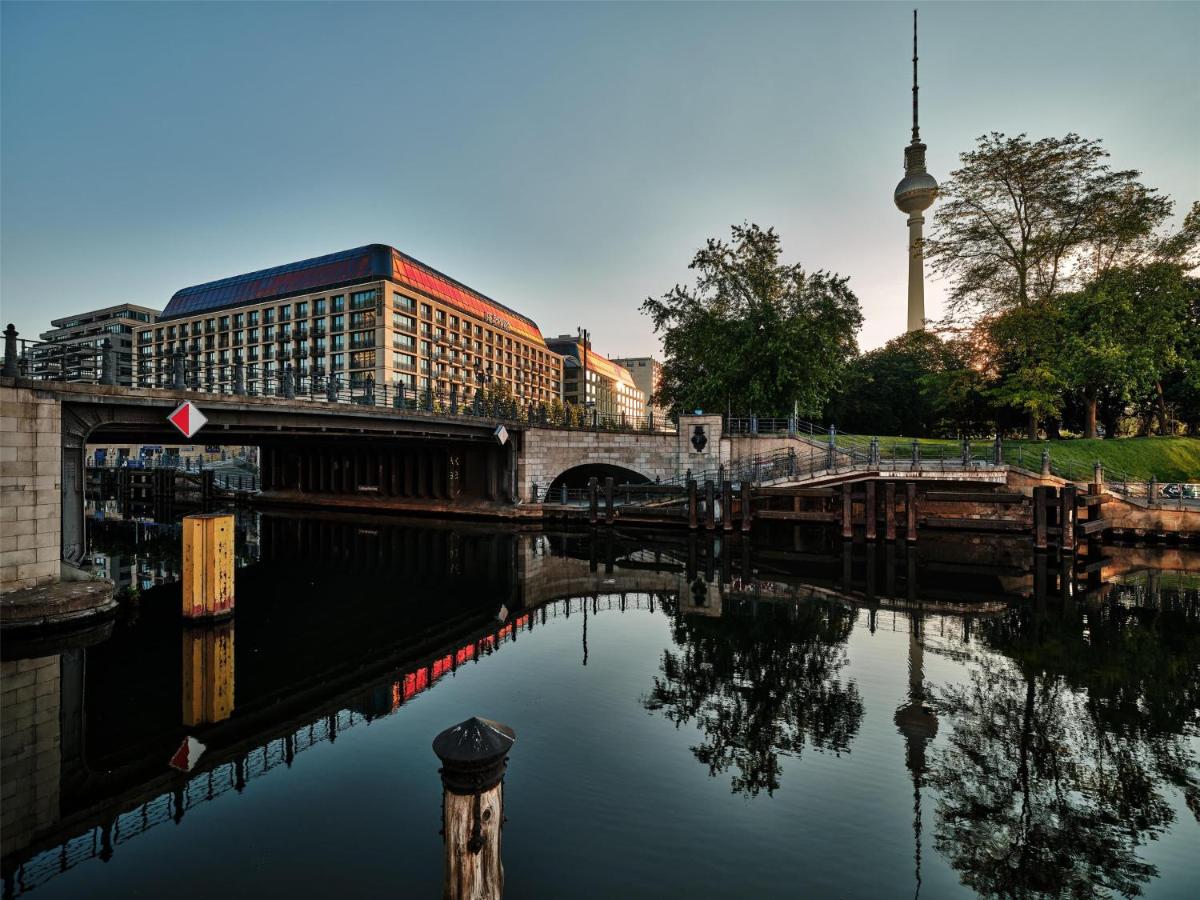 Blick auf einen Fluss in der Nähe des Hotels