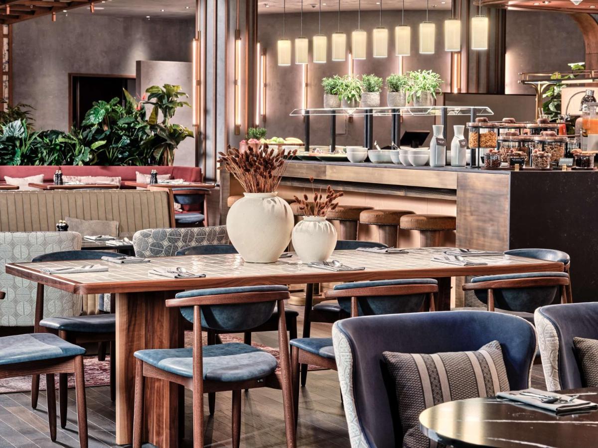 Ein Restaurant oder anderes Speiselokal in der Unterkunft Radisson Collection Hotel, Berlin