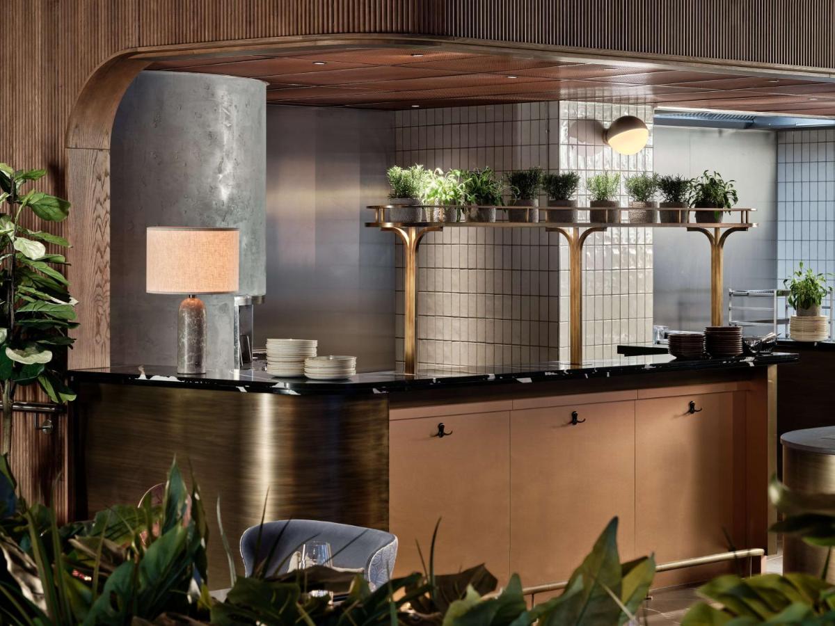 Küche/Küchenzeile in der Unterkunft Radisson Collection Hotel, Berlin
