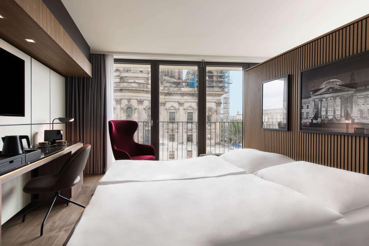 Ein Bett oder Betten in einem Zimmer der Unterkunft Radisson Collection Hotel, Berlin