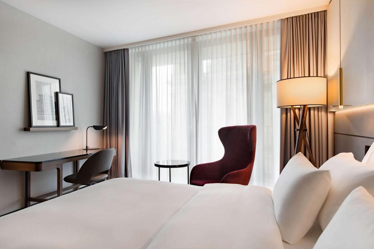 Ein Bett oder Betten in einem Zimmer der Unterkunft Radisson Collection Hotel, Berlin