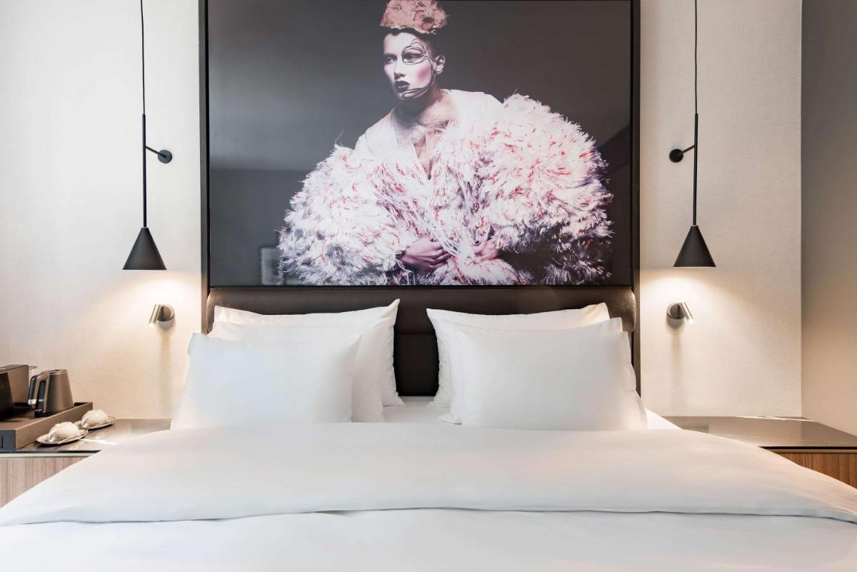 Ein Bett oder Betten in einem Zimmer der Unterkunft Radisson Collection Hotel, Berlin