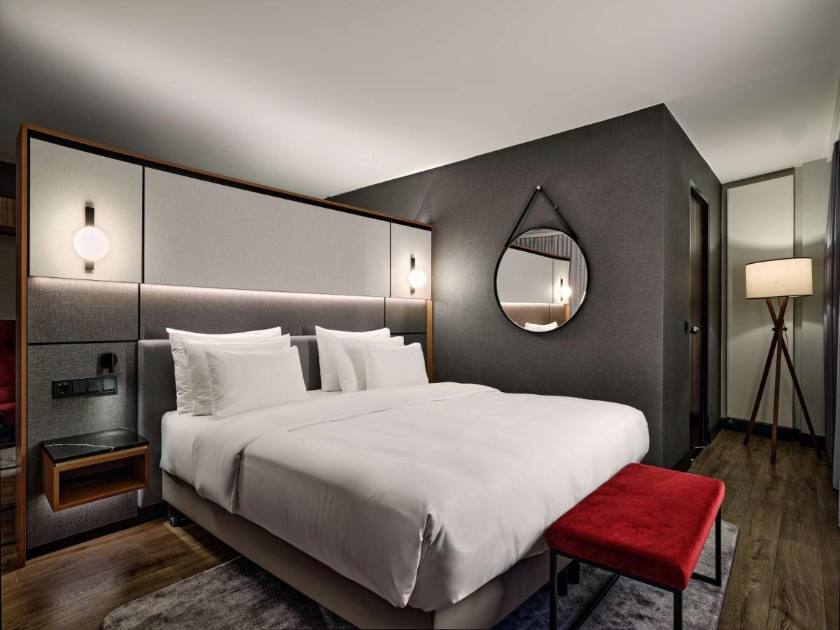 Ein Bett oder Betten in einem Zimmer der Unterkunft Radisson Collection Hotel, Berlin