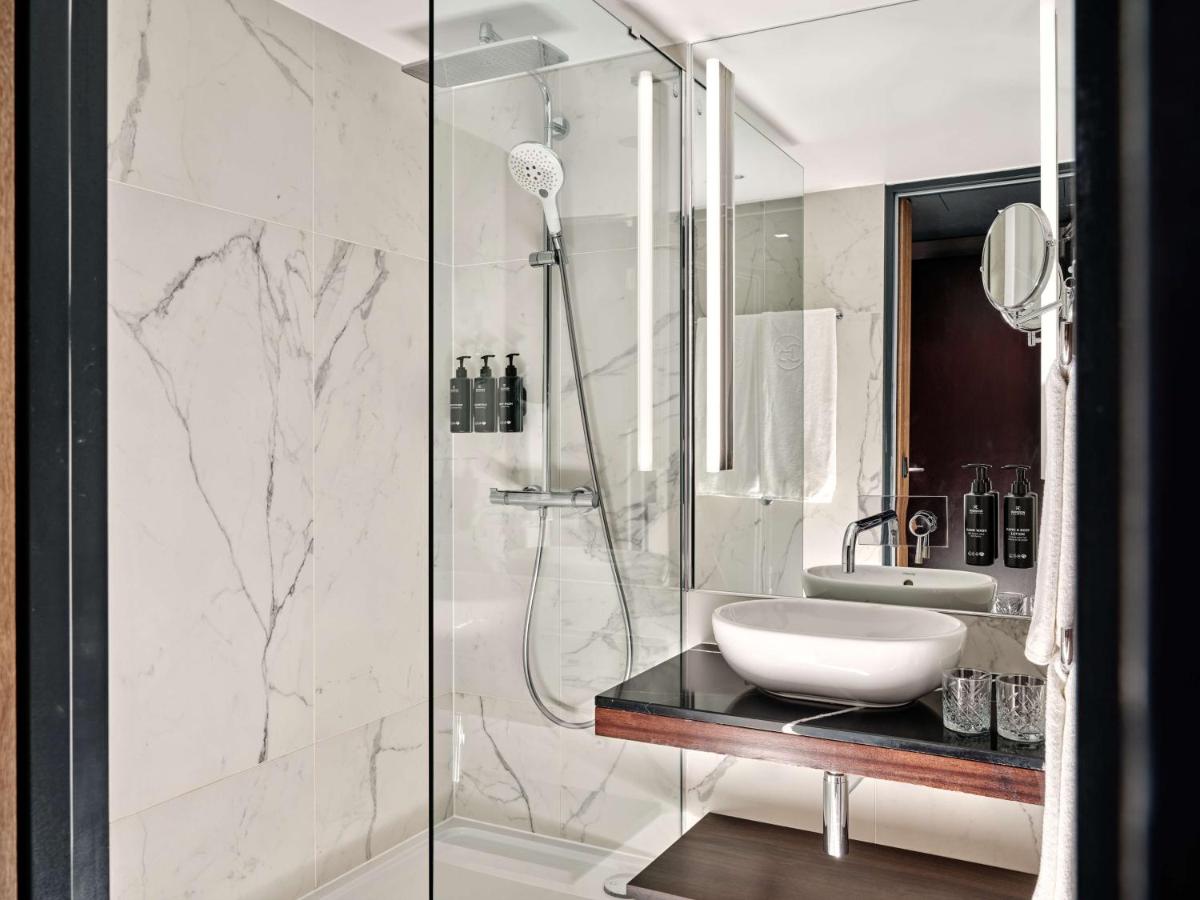 Ein Badezimmer in der Unterkunft Radisson Collection Hotel, Berlin
