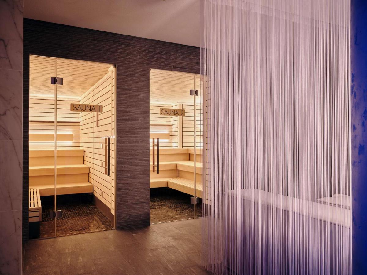 Ein Bett oder Betten in einem Zimmer der Unterkunft Radisson Collection Hotel, Berlin