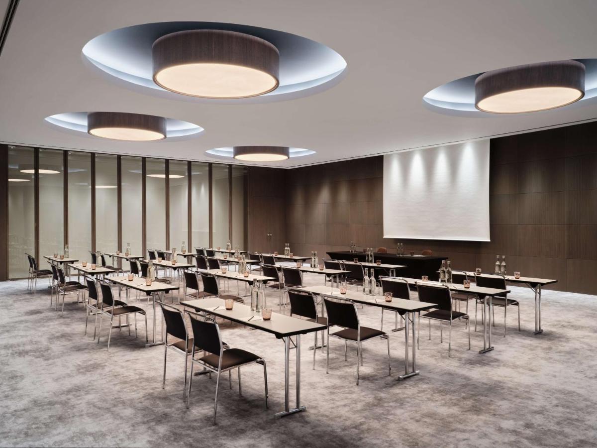 Der Geschäftsbereich oder Konferenzraum in der Unterkunft Radisson Collection Hotel, Berlin
