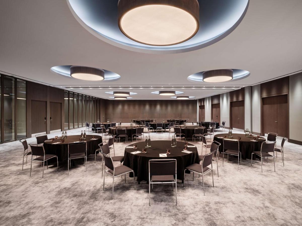 Der Geschäftsbereich oder Konferenzraum in der Unterkunft Radisson Collection Hotel, Berlin