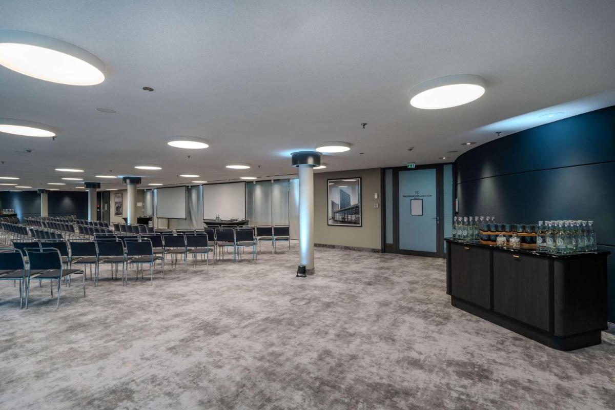 Der Geschäftsbereich oder Konferenzraum in der Unterkunft Radisson Collection Hotel, Berlin
