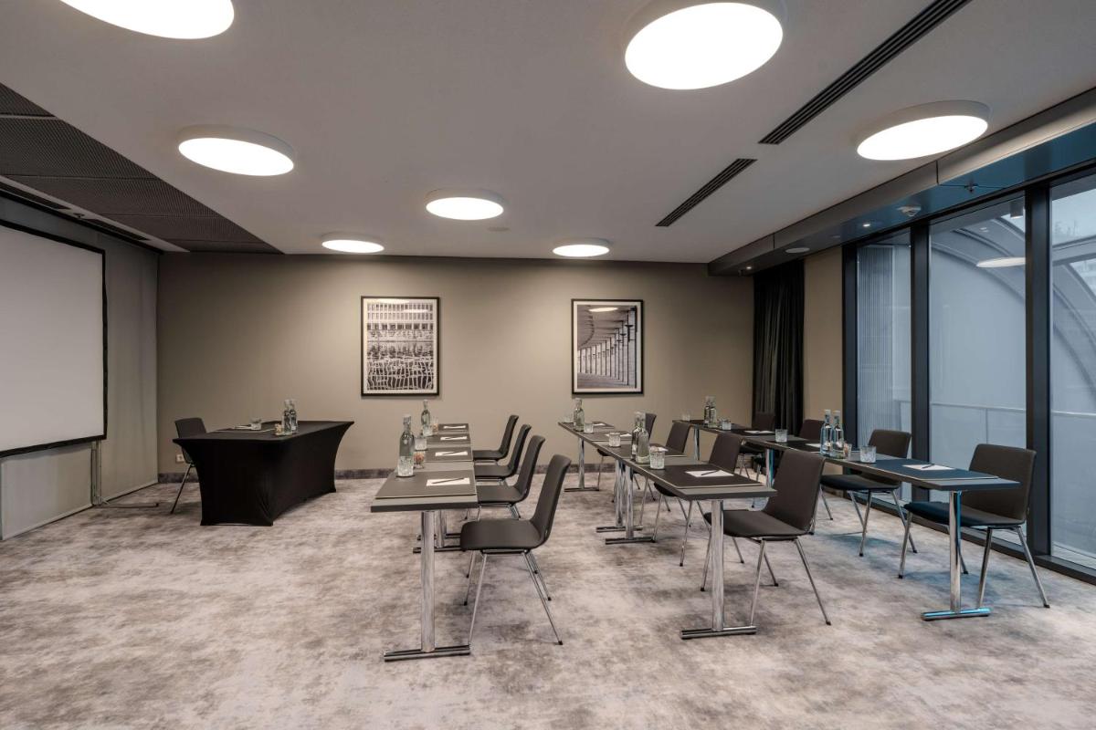 Der Geschäftsbereich oder Konferenzraum in der Unterkunft Radisson Collection Hotel, Berlin