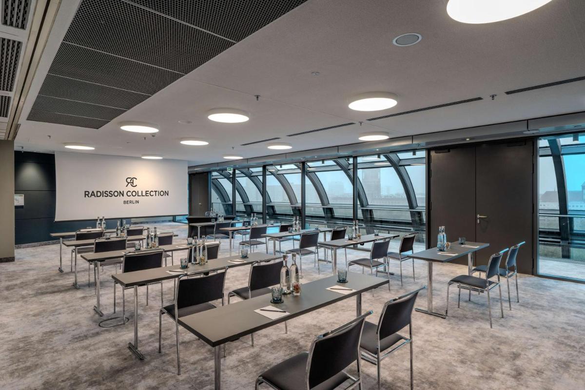 Der Geschäftsbereich oder Konferenzraum in der Unterkunft Radisson Collection Hotel, Berlin
