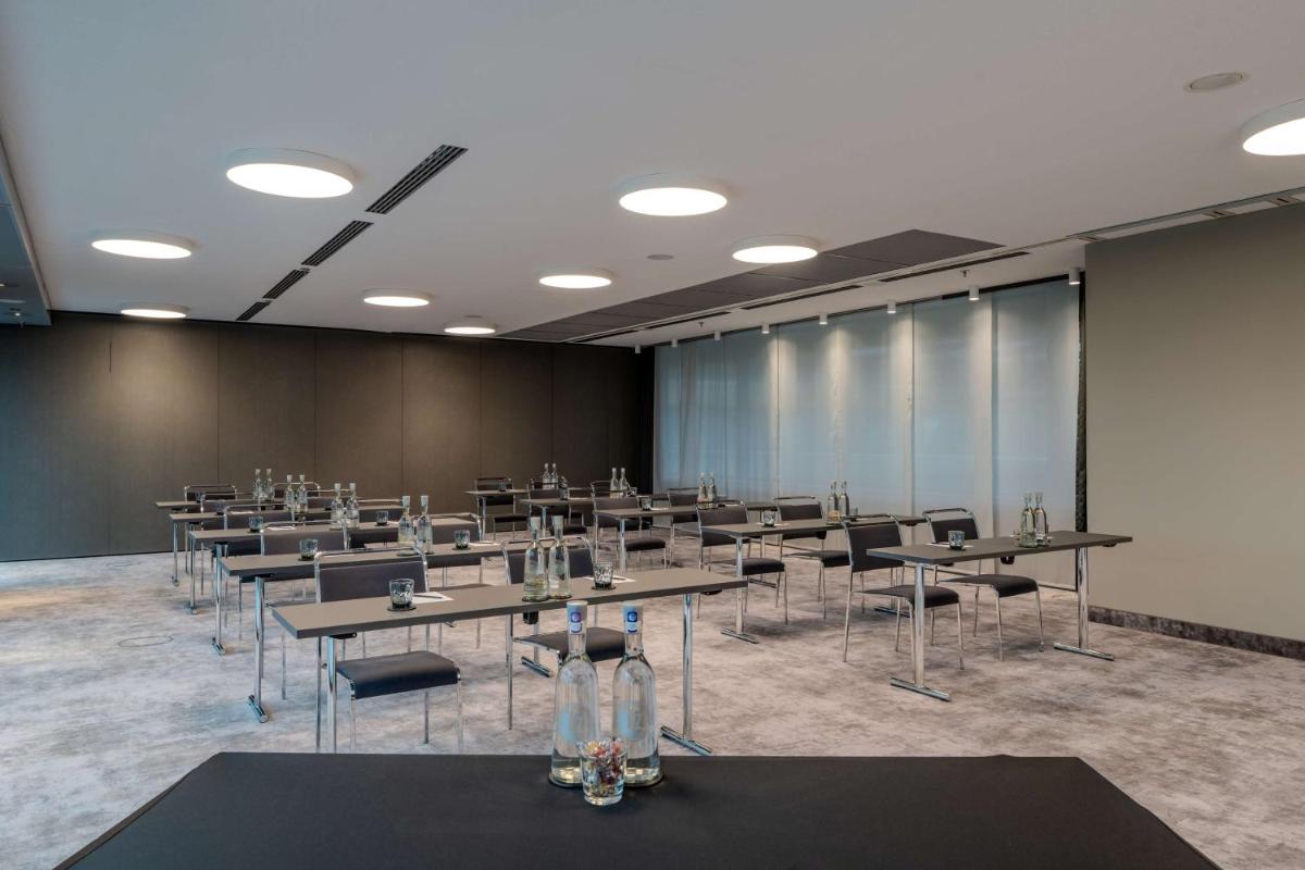 Der Geschäftsbereich oder Konferenzraum in der Unterkunft Radisson Collection Hotel, Berlin