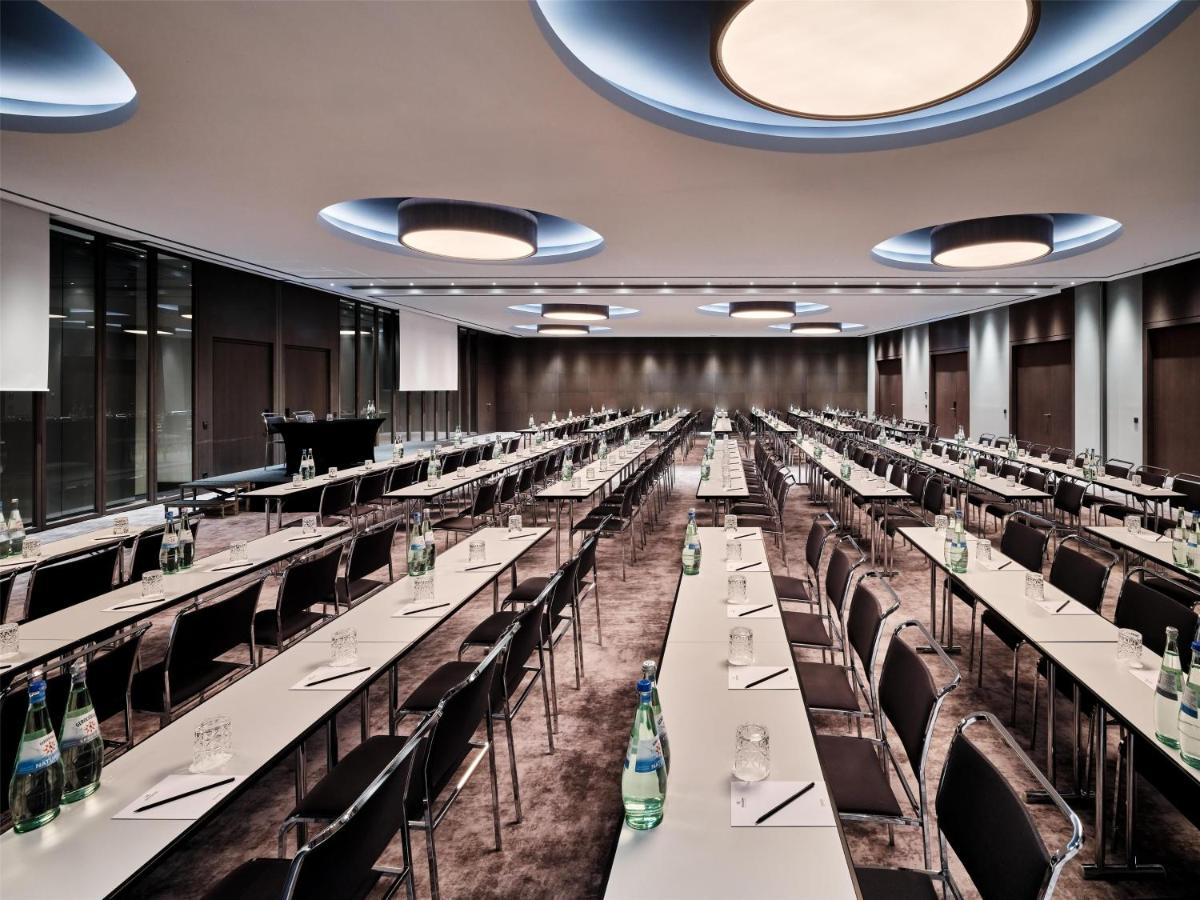 Ein Restaurant oder anderes Speiselokal in der Unterkunft Radisson Collection Hotel, Berlin