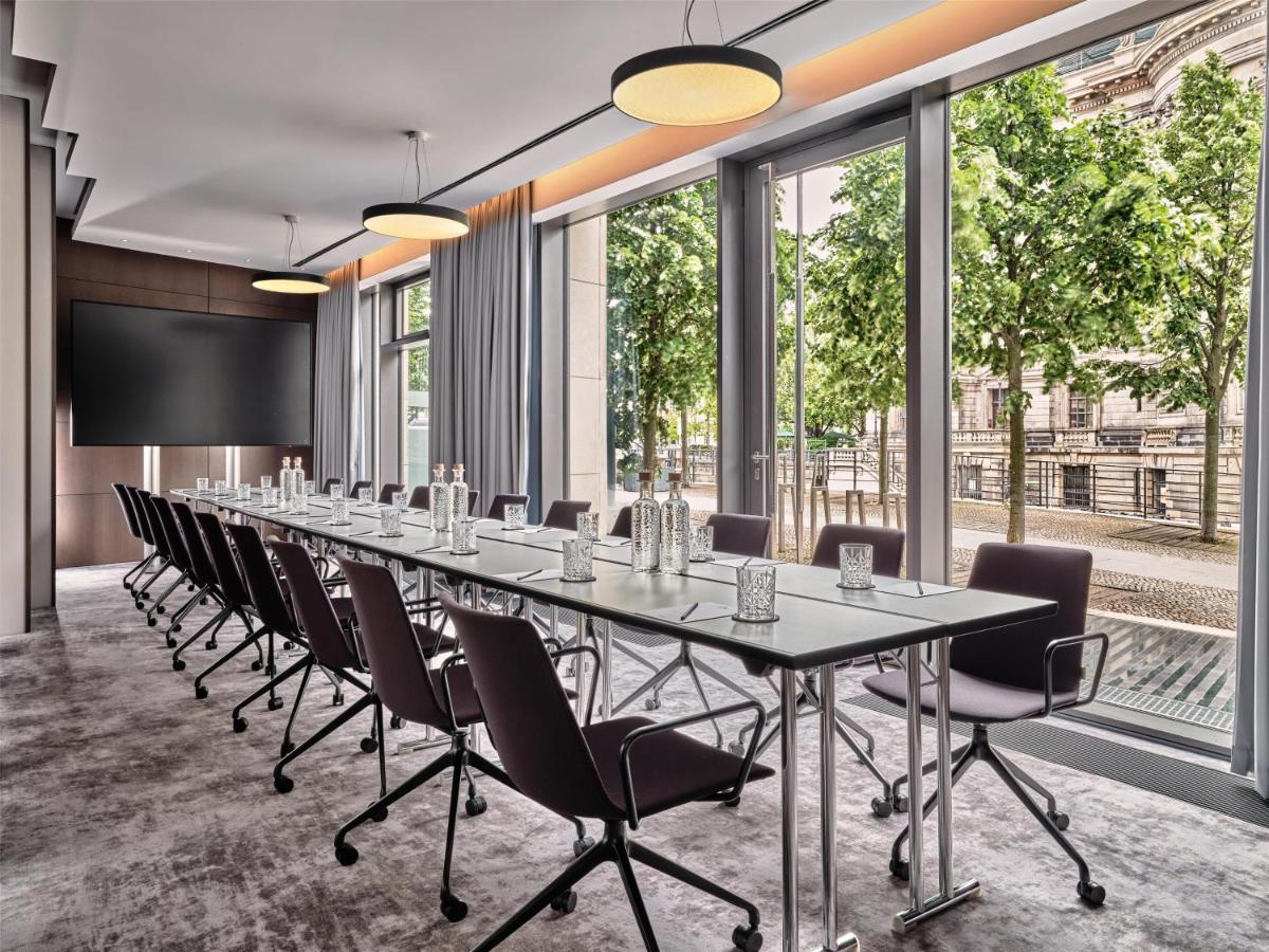 Der Geschäftsbereich oder Konferenzraum in der Unterkunft Radisson Collection Hotel, Berlin