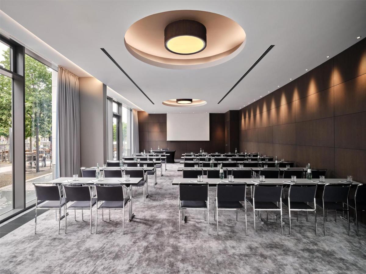 Der Geschäftsbereich oder Konferenzraum in der Unterkunft Radisson Collection Hotel, Berlin